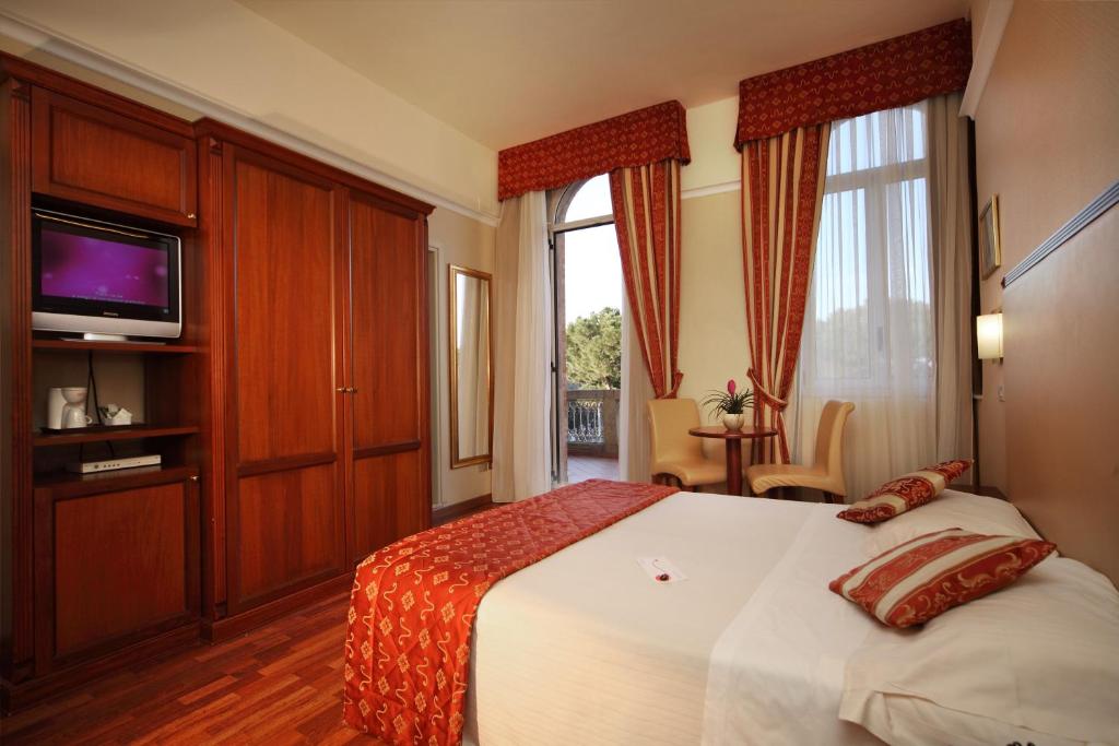 Двухместный (Двухместный номер с 1 кроватью или 2 отдельными кроватями) отеля Villa Adriatica Ambienthotels, Римини