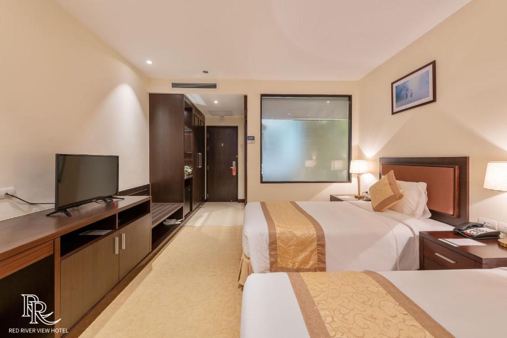 Двухместный (Двухместный номер с 2 отдельными кроватями и балконом) отеля Red River View Hotel, Лаокай