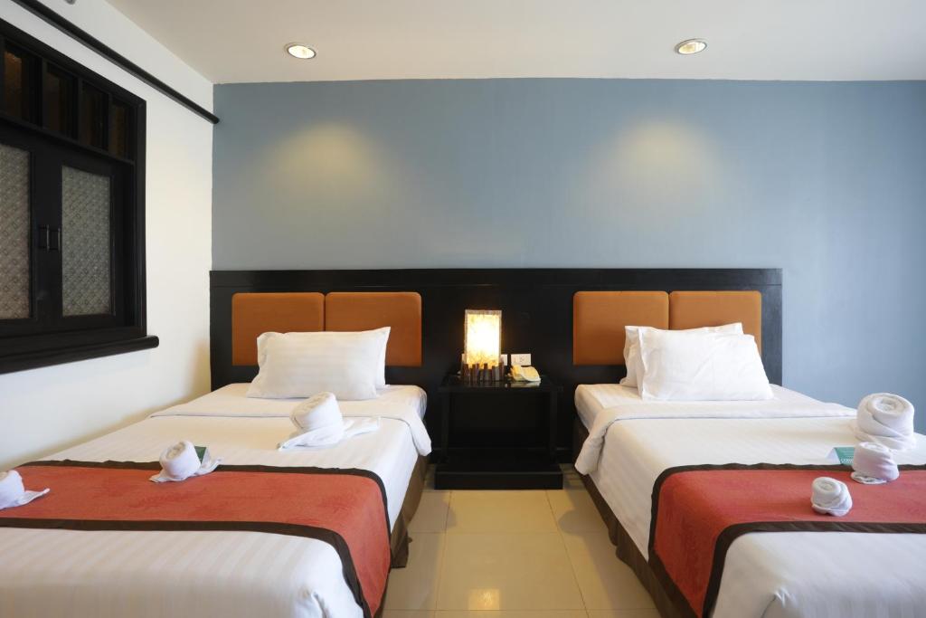 Двухместный (Улучшенный двухместный номер с 1 кроватью или 2 отдельными кроватями) курортного отеля Woraburi Phuket Resort & Spa, Пхукет