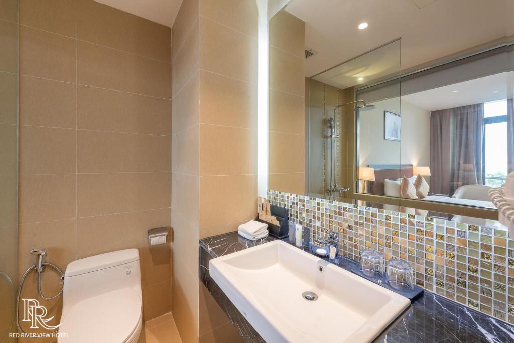 Двухместный (Улучшенный двухместный номер с 2 отдельными кроватями) отеля Red River View Hotel, Лаокай