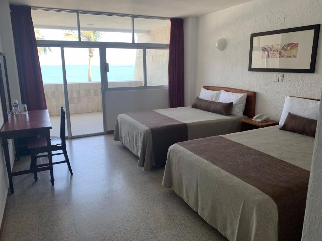 Двухместный (Улучшенный двухместный номер с 1 кроватью) отеля Hotel Royalty, Веракрус