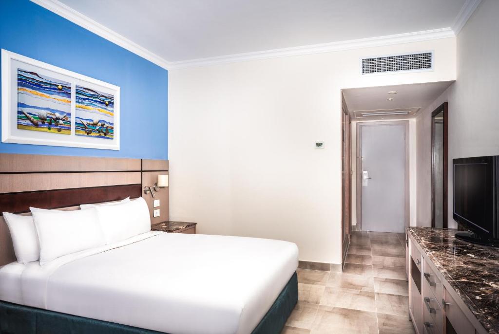 Двухместный (Номер «Премиум» с кроватью размера «king-size») курортного отеля Хилтон Хургада Резорт