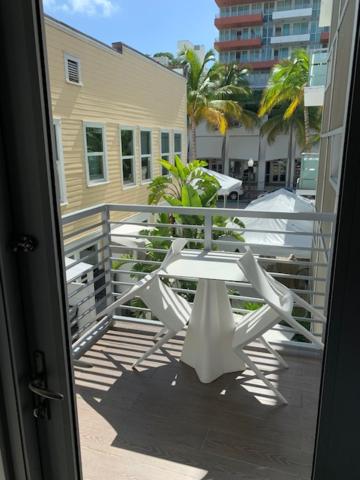 Двухместный (Номер «Прайм» с кроватью размера «king-size» и балконом) отеля Prime Hotel Miami, Майами-Бич