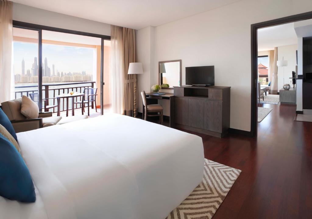 Апартаменты (Апартаменты с 2 спальнями) курортного отеля Anantara The Palm Dubai Resort, Дубай