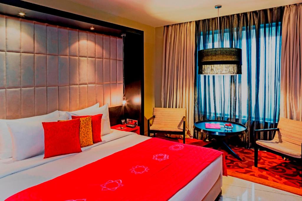 Двухместный (Роскошный номер с кроватью размера «king-size») отеля The Park Kolkata, Калькутта