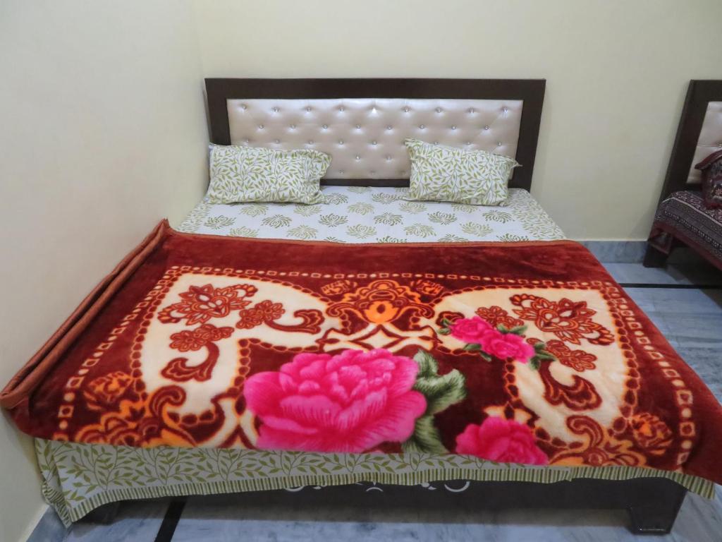 Двухместный (Двухместный номер Делюкс с 1 кроватью) гостевого дома Bhawani Shankar Gautam Guest House, Вриндавана