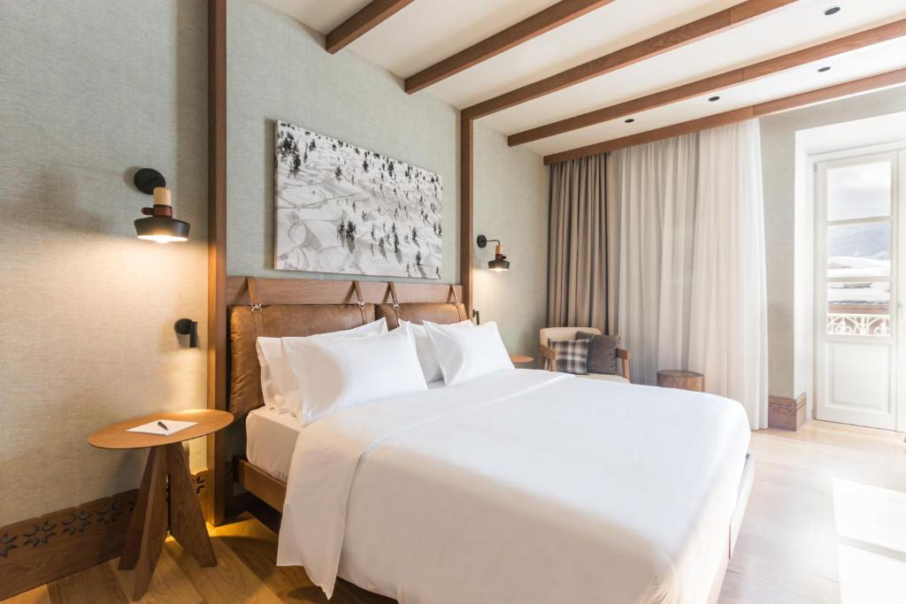 Двухместный (Номер Collection с видом на Доломитовые Альпы) отеля Grand Hotel Savoia, Кортина-д'Ампеццо