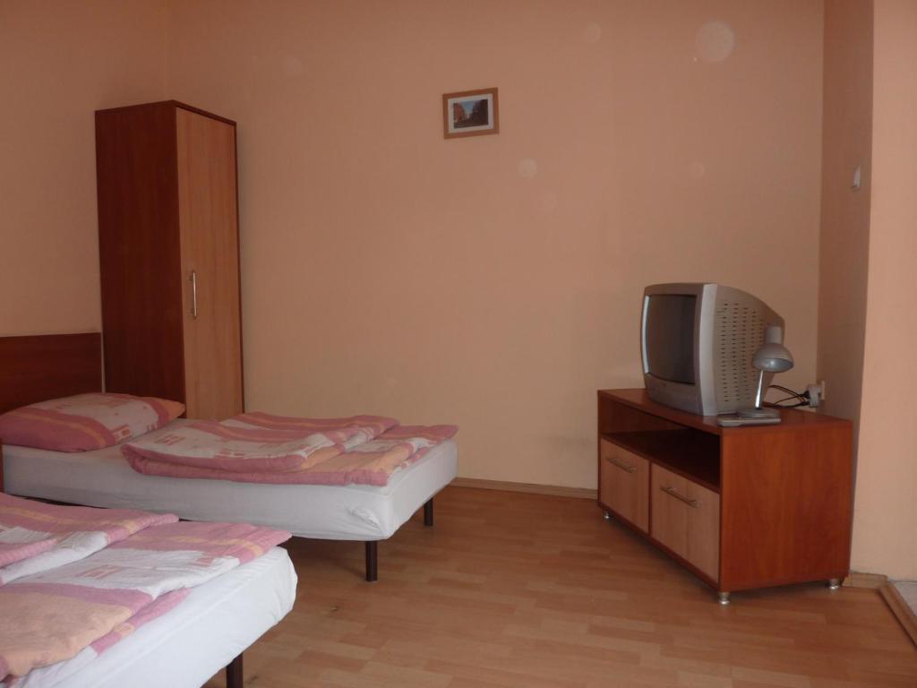Двухместный (Двухместный номер с 1 кроватью и общей ванной комнатой) отеля Zajazd Arka, Лодзь