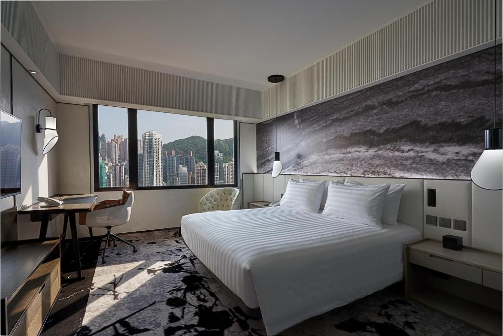 Двухместный (Premium Deluxe Executive Queen Room with Park and Harbour View - Lounge Access), The Park Lane Hong Kong, a Pullman Hotel