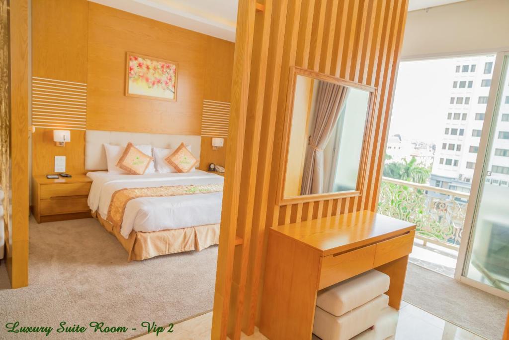 Сьюит (Полулюкс с балконом) отеля Palm Hotel Thanh Hoa, Тхань Хоа