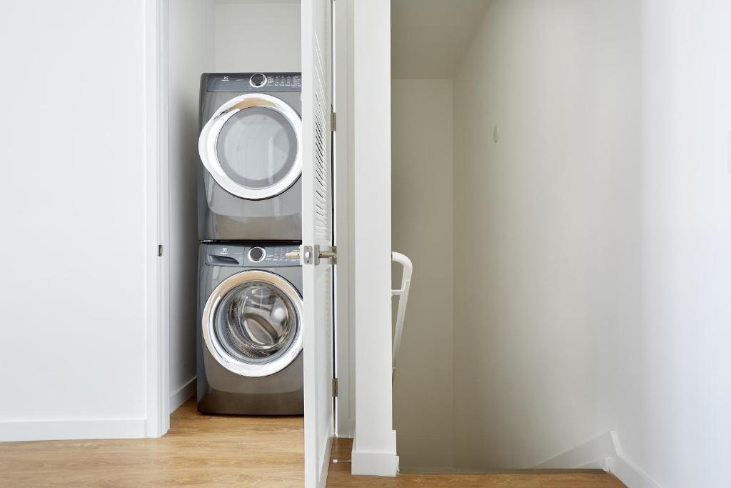 Сьюит (Улучшенный люкс), Sonder l 17WEST