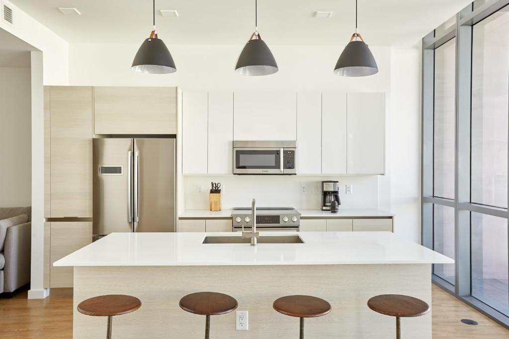 Сьюит (Улучшенный люкс), Sonder l 17WEST