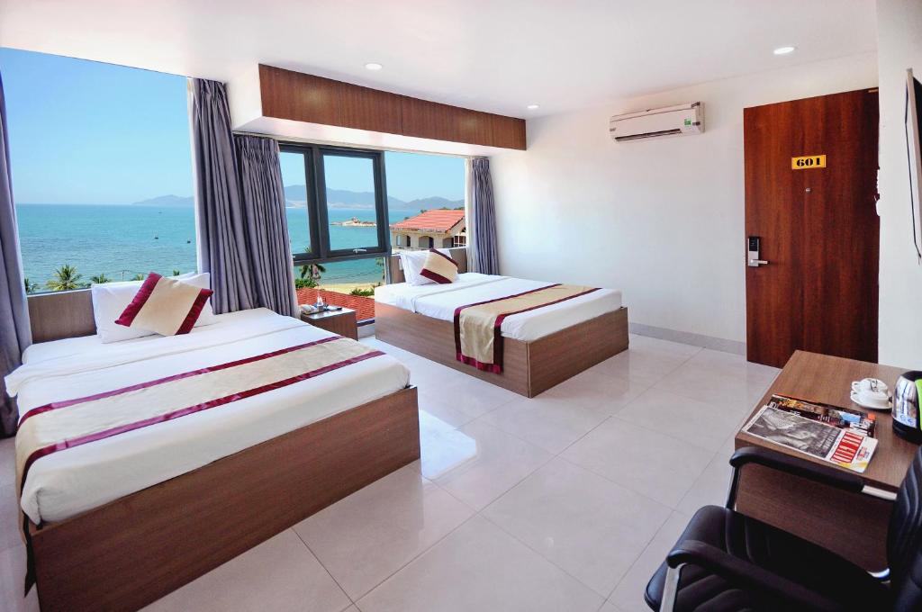 Двухместный (Двухместный номер Делюкс с 1 кроватью или 2 отдельными кроватями и видом на океан - Верхний этаж) отеля Arise Hotel Nha Trang, Нячанг
