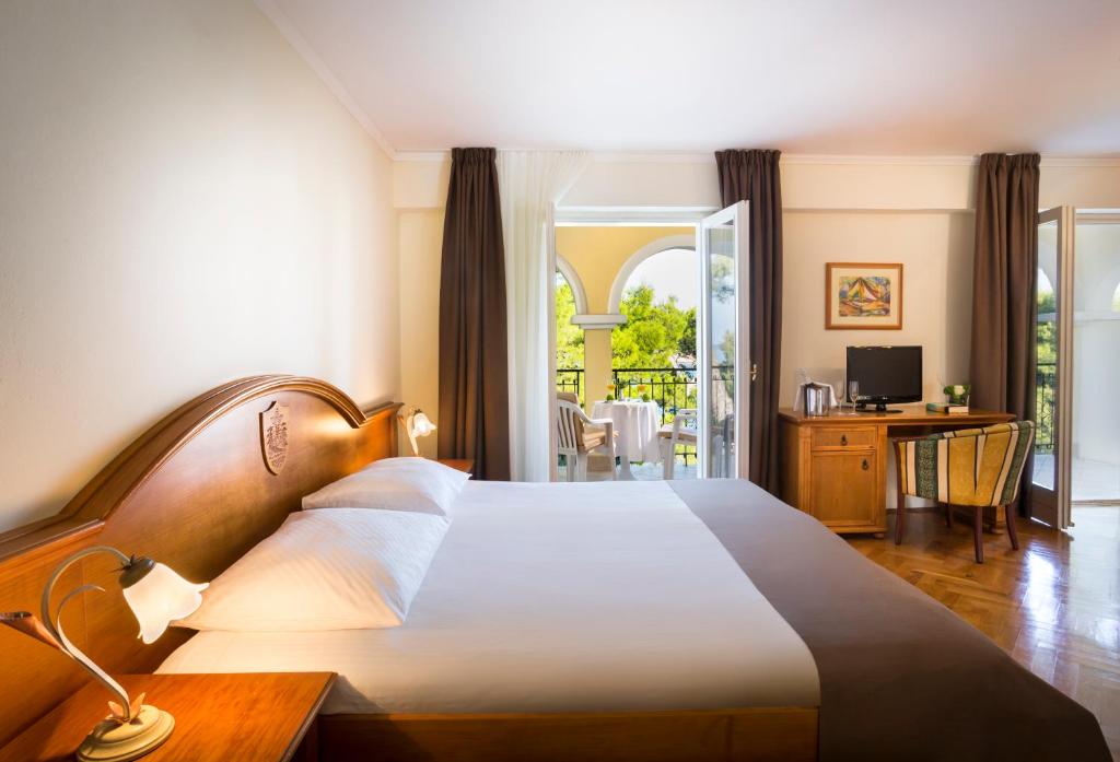Двухместный (Улучшенный номер с дополнительной кроватью) отеля Island Hotel Katarina, Ровинь