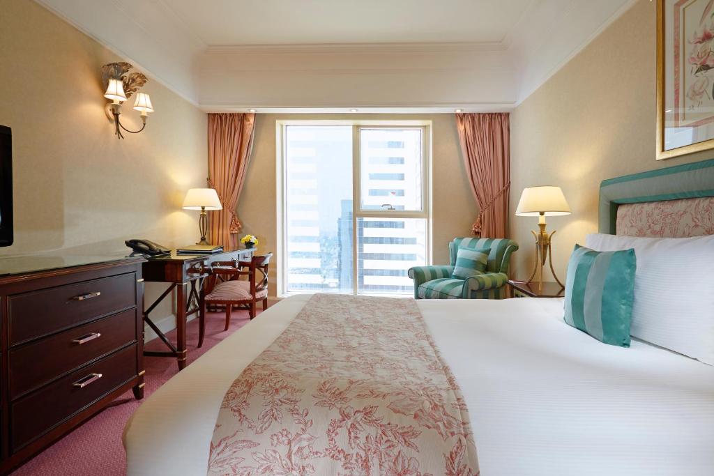 Сьюит (Президентский люкс с 2 спальнями) отеля Crowne Plaza Dubai, Дубай