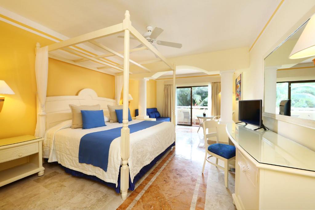 Сьюит (Улучшенный полулюкс (для 2 взрослых и 1 ребенка)) курортного отеля Luxury Bahia Principe Akumal - All Inclusive, Акумаль