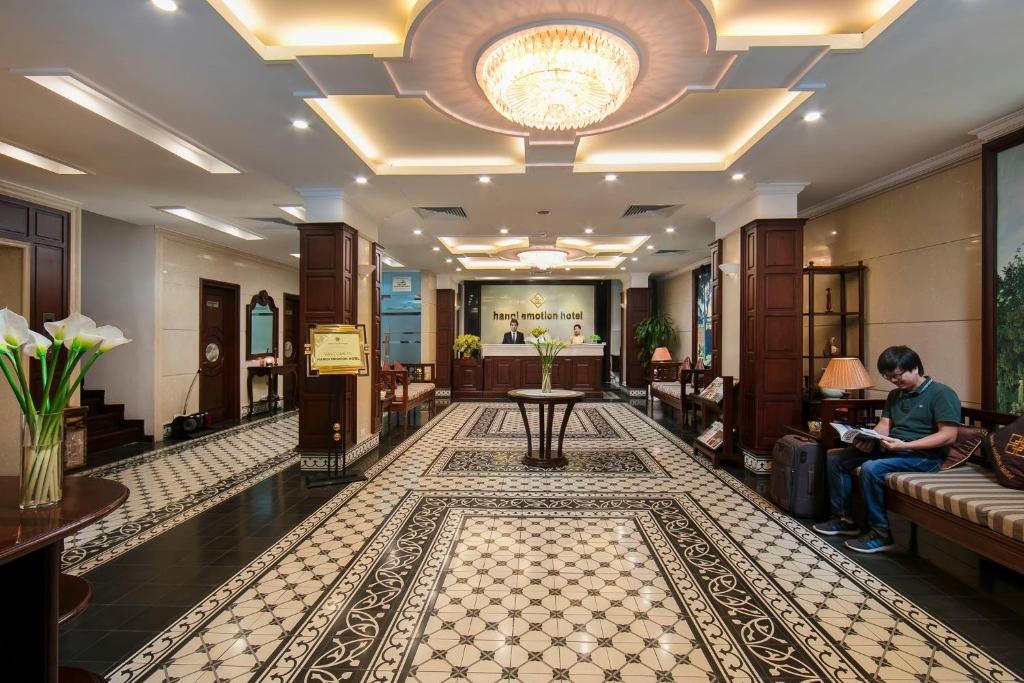 Двухместный (Улучшенный двухместный номер с 1 кроватью или 2 отдельными кроватями, вид на город) отеля Hanoi Emotion Hotel, Ханой