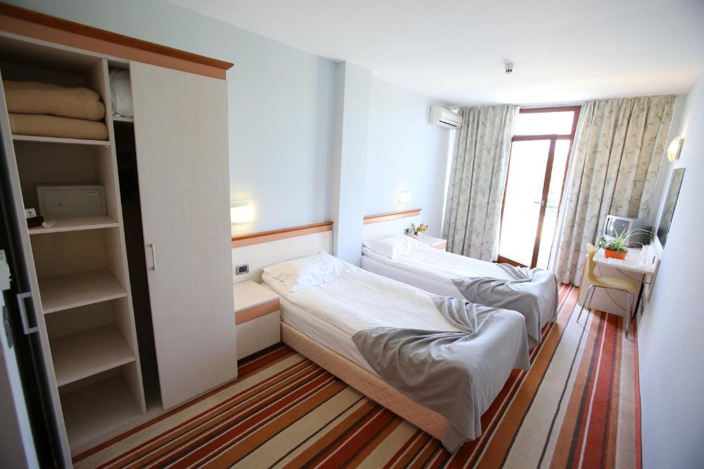 Двухместный (Двухместный номер с 1 кроватью или 2 отдельными кроватями и балконом) отеля Hotel Koral, Святые Константин и Елена