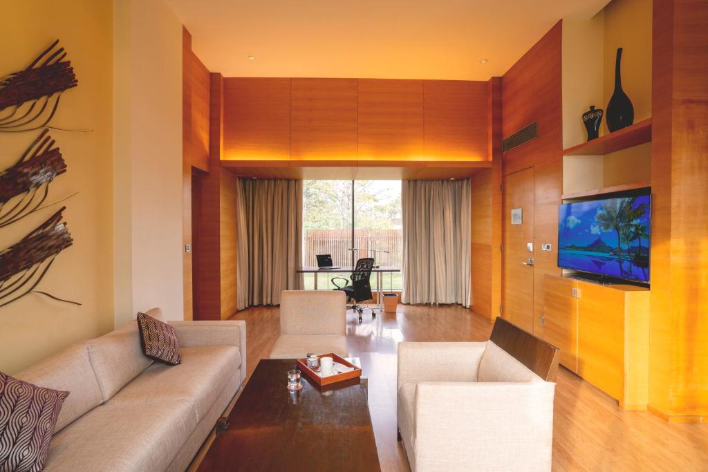 Сьюит (Hyatt Executive Suite - 25% Discount on Spa, Food & Beverages), Hyatt Hyderabad Gachibowli