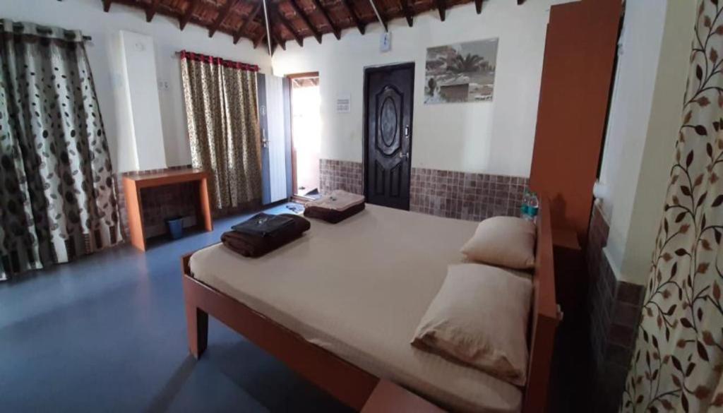 Двухместный (Двухместный номер с 1 кроватью или 2 отдельными кроватями и видом на море) курортного отеля Deva Samudra Beach Stay, Гокарна