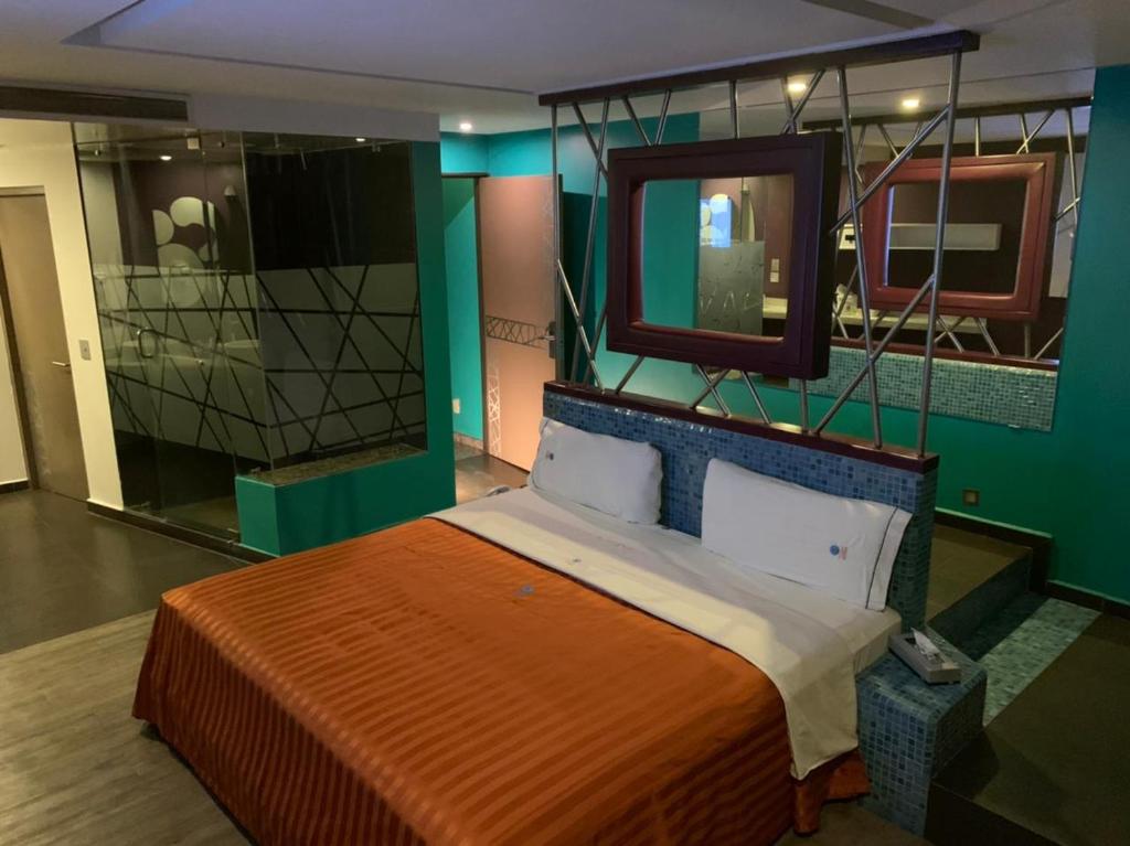 Двухместный (King Suite for 2 Adults) отеля Hotel Tacubaya, Мехико