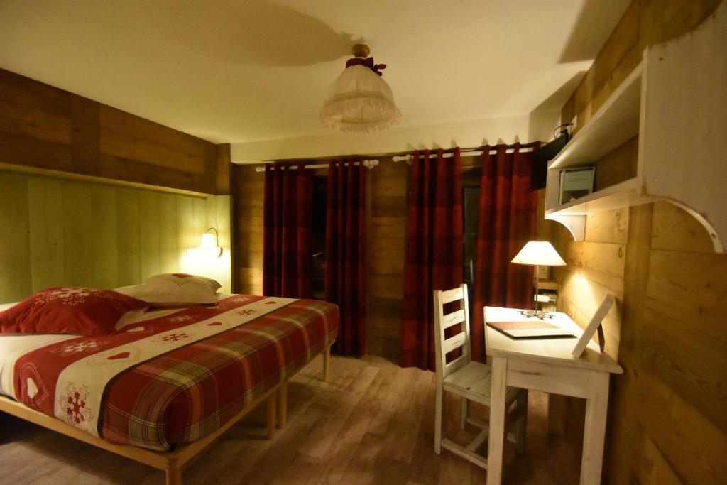Двухместный (Двухместный номер с 1 кроватью или 2 отдельными кроватями) отеля Petit Dahu, Конье