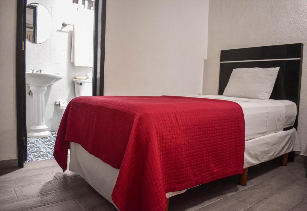 Двухместный (Стандартный двухместный номер с 1 кроватью или 2 отдельными кроватями) отеля Hotel Santa Ana, Мерида