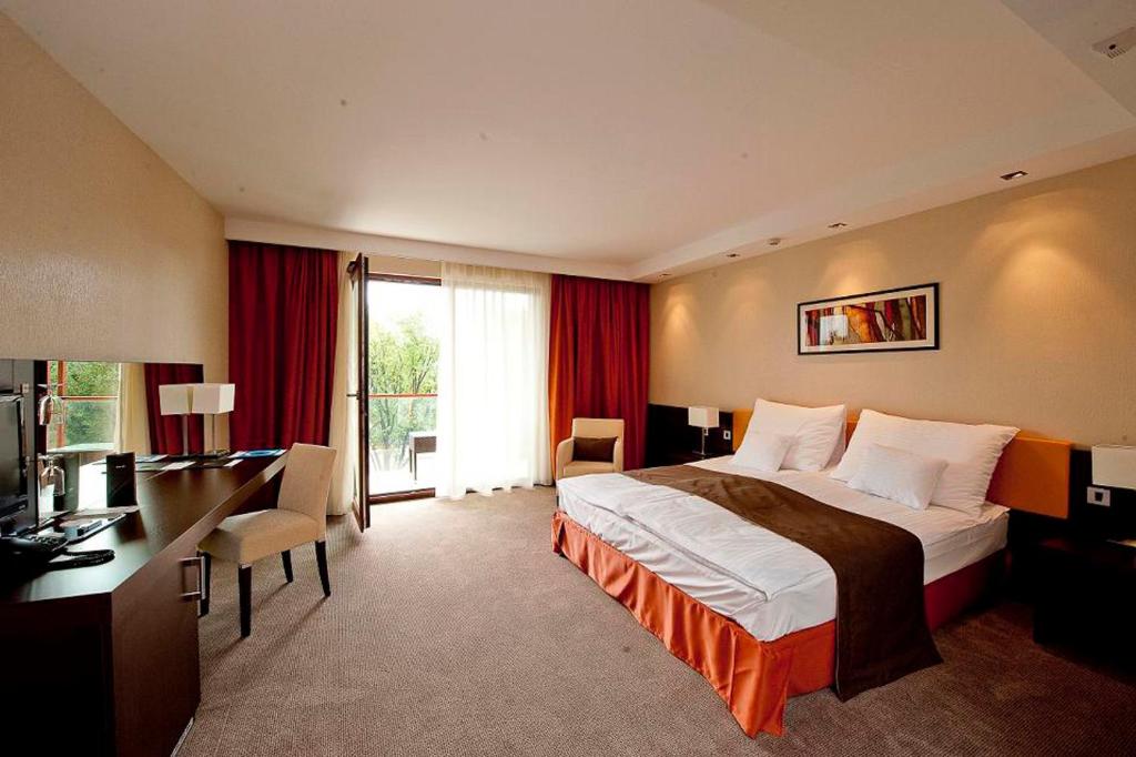 Двухместный (Улучшенный двухместный номер с 1 кроватью или 2 отдельными кроватями) отеля Abacus Business & Wellness Hotel, Будаорш