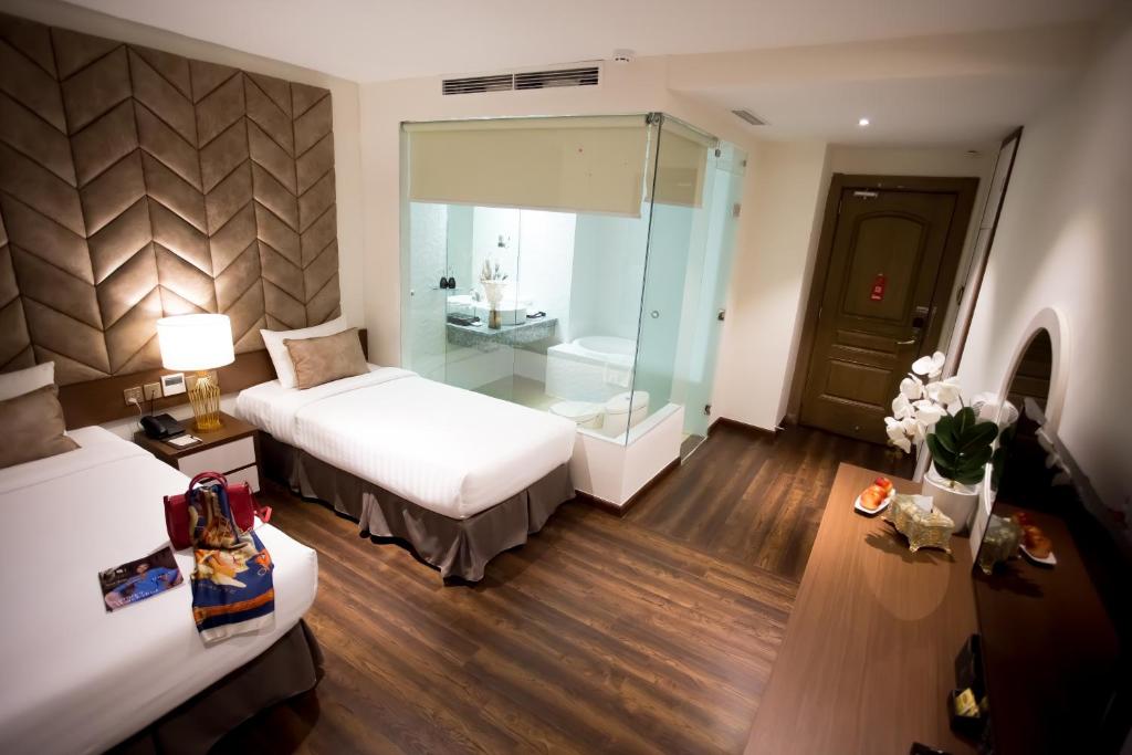 Двухместный (Двухместный номер Делюкс с 2 отдельными кроватями) отеля Blue Diamond Luxury Hotel, Хошимин