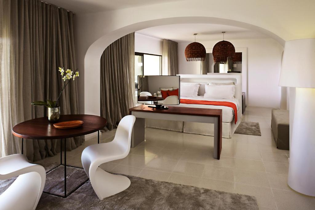 Сьюит (Улучшенный люкс) отеля Vilalara Thalassa Resort, Армасан-де-Пера