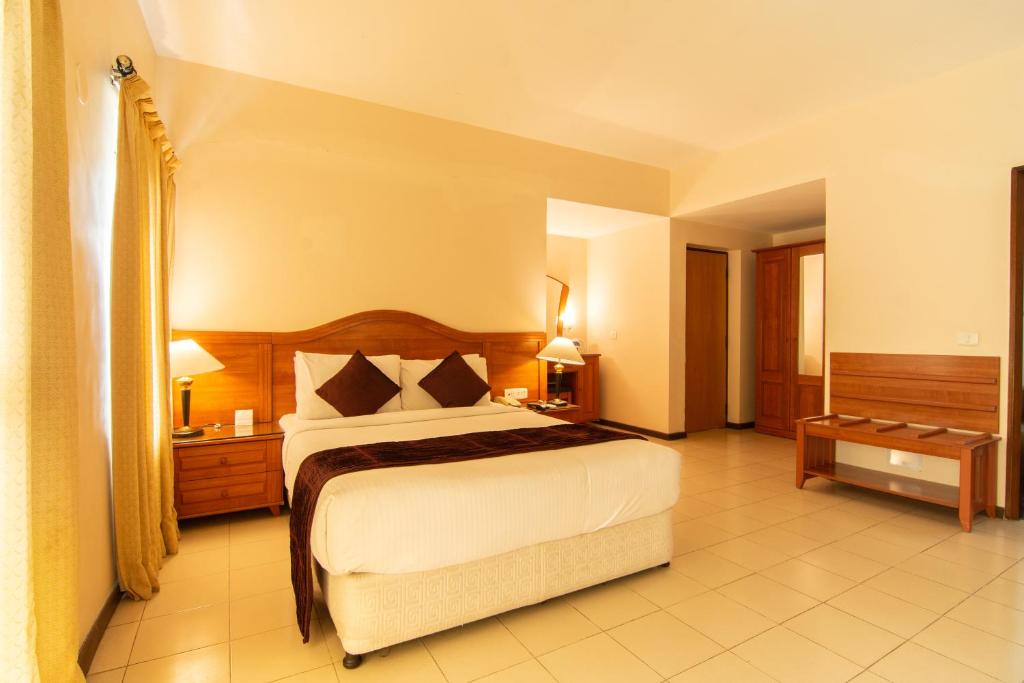 Апартаменты (Premium Two-Bedroom Apartment with Kitchen) апарт-отеля Halcyon Condominiums, Бангалор