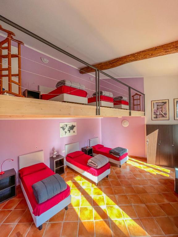 Номер (Кровать в общем 6-местном номере для мужчин и женщин) хостела Emerald Palace, Флоренция