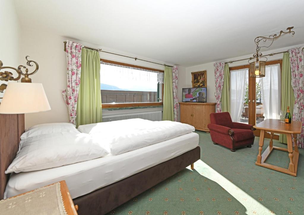 Двухместный (Двухместный номер с 1 кроватью и террасой) отеля Hotel St. Hubertus, Шварценберг