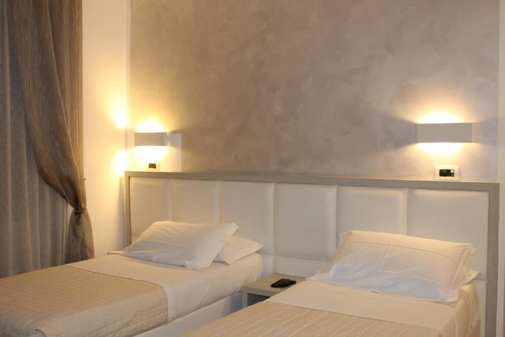 Двухместный (Двухместный номер с 1 кроватью или 2 отдельными кроватями и балконом) отеля Artemisia Palace Hotel, Палермо