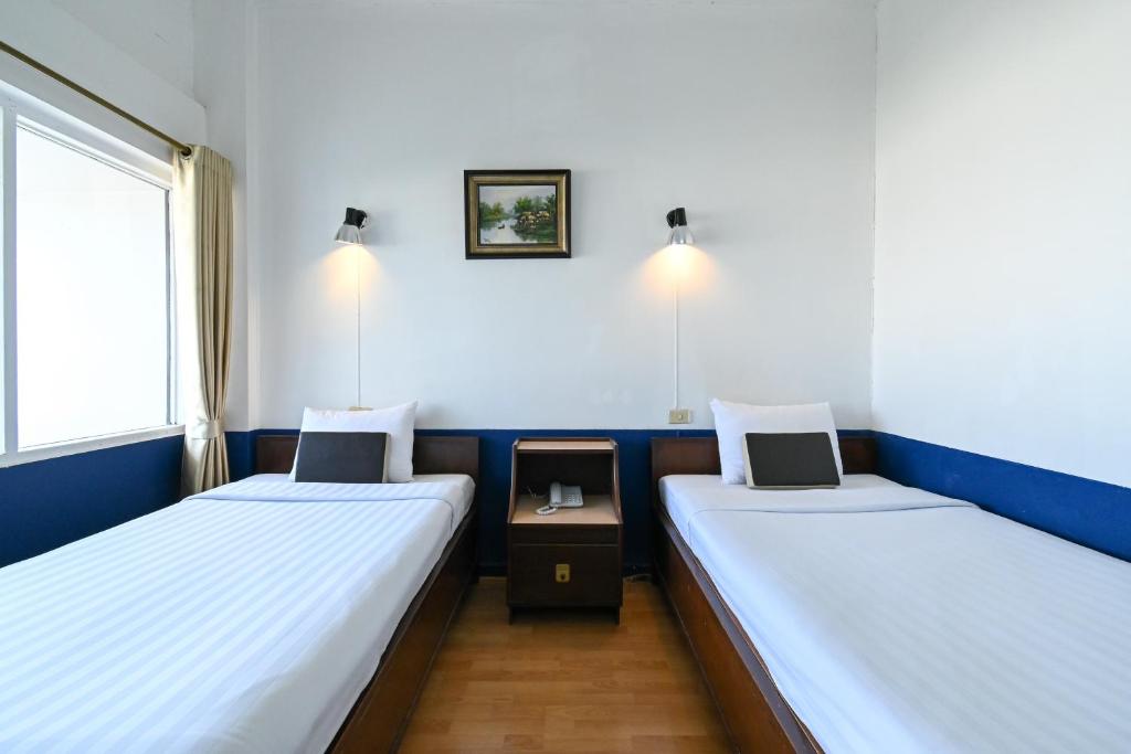 Двухместный (Двухместный номер с 2 отдельными кроватями и душем) отеля The Krungkasem Srikrung, Бангкок