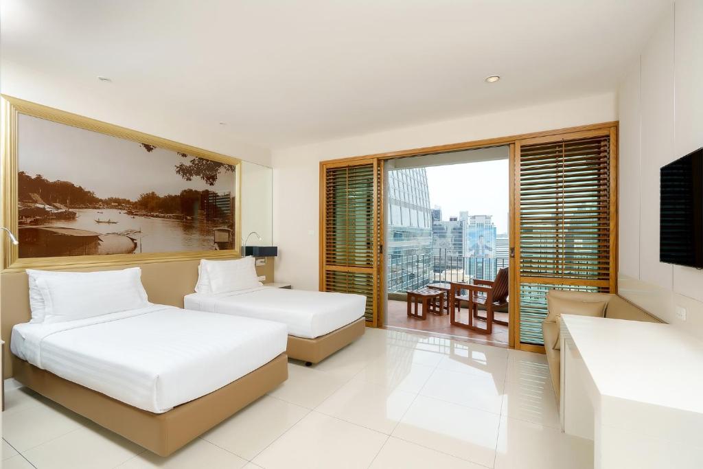 Двухместный (Улучшенный номер - Бесплатное предоставление номера более высокой категории) отеля Grande Centre Point Hotel Ploenchit, Бангкок