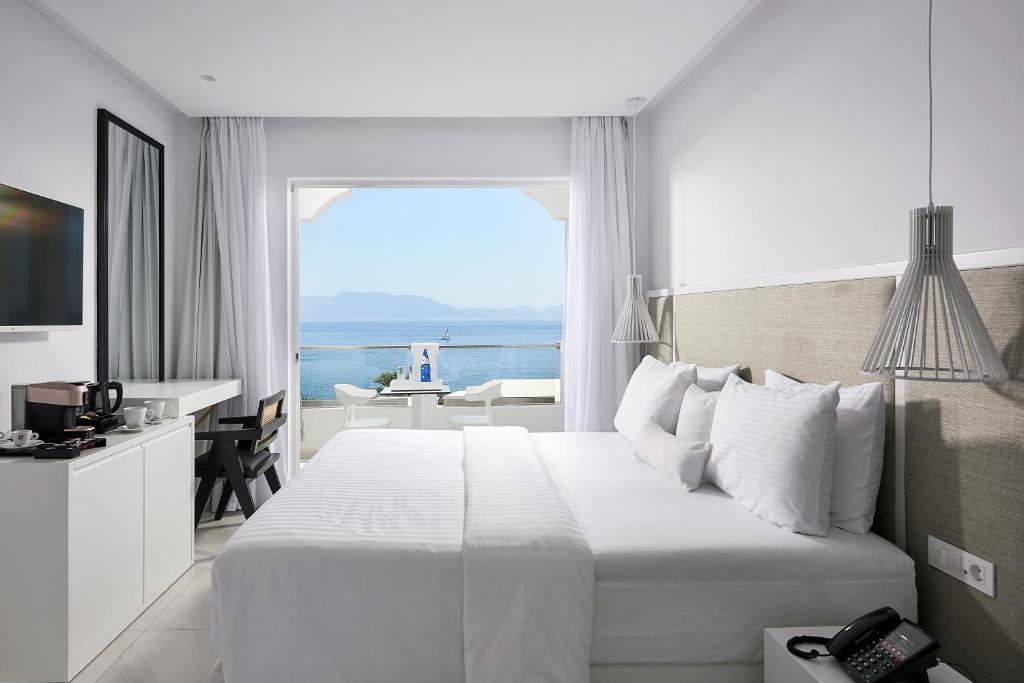 Сьюит (Семейный суперлюкс с 2 спальнями и видом на море (для 3 взрослых и 1 ребенка)) курортного отеля Dimitra Beach Resort, Агиос-Фокас