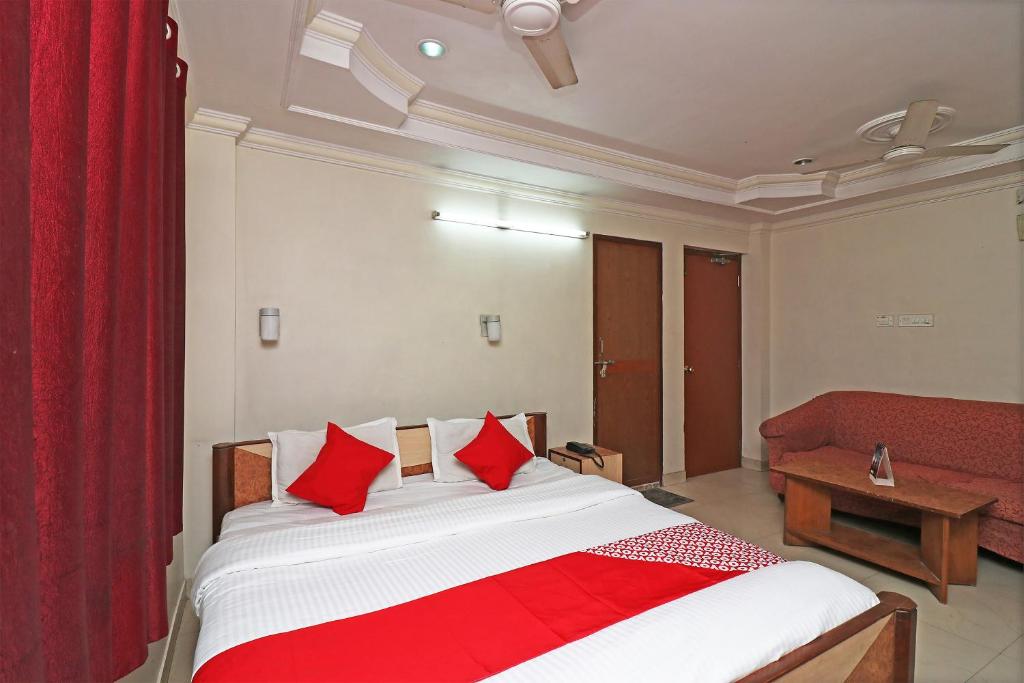 Трехместный (Классический трехместный номер), OYO 29941 Hotel Hukum Palace