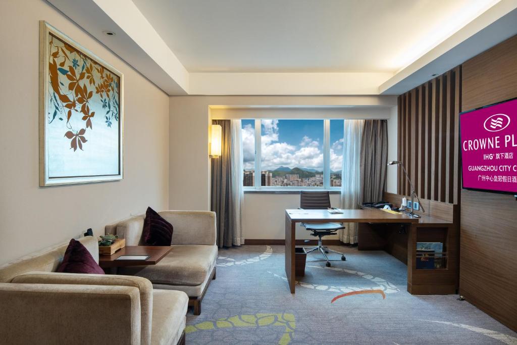 Двухместный (1 King Premium City View Lounge Access) отеля Crowne Plaza Guangzhou City Centre, Гуанчжоу