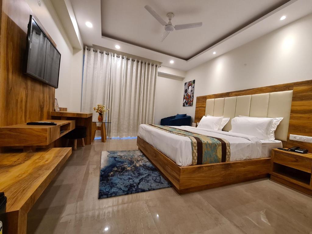 Двухместный (Стандартный двухместный номер с 1 кроватью) отеля Hotel Golf View Sakura, Гургаон