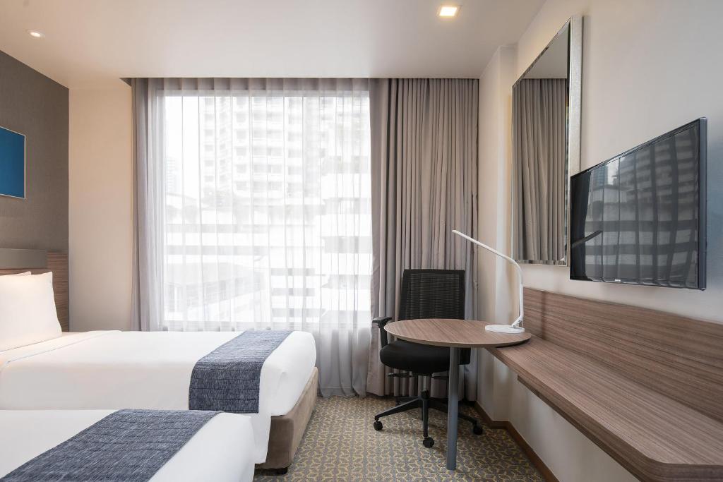 Двухместный (Делюкс с 2 кроватями - Для некурящих), Отель Holiday Inn Express Bangkok Sathorn