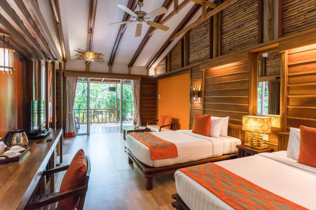 Двухместный (Двухместный номер Делюкс с 1 кроватью или 2 отдельными кроватями) курортного отеля Home Phutoey River Kwai Resort, Канчанабури