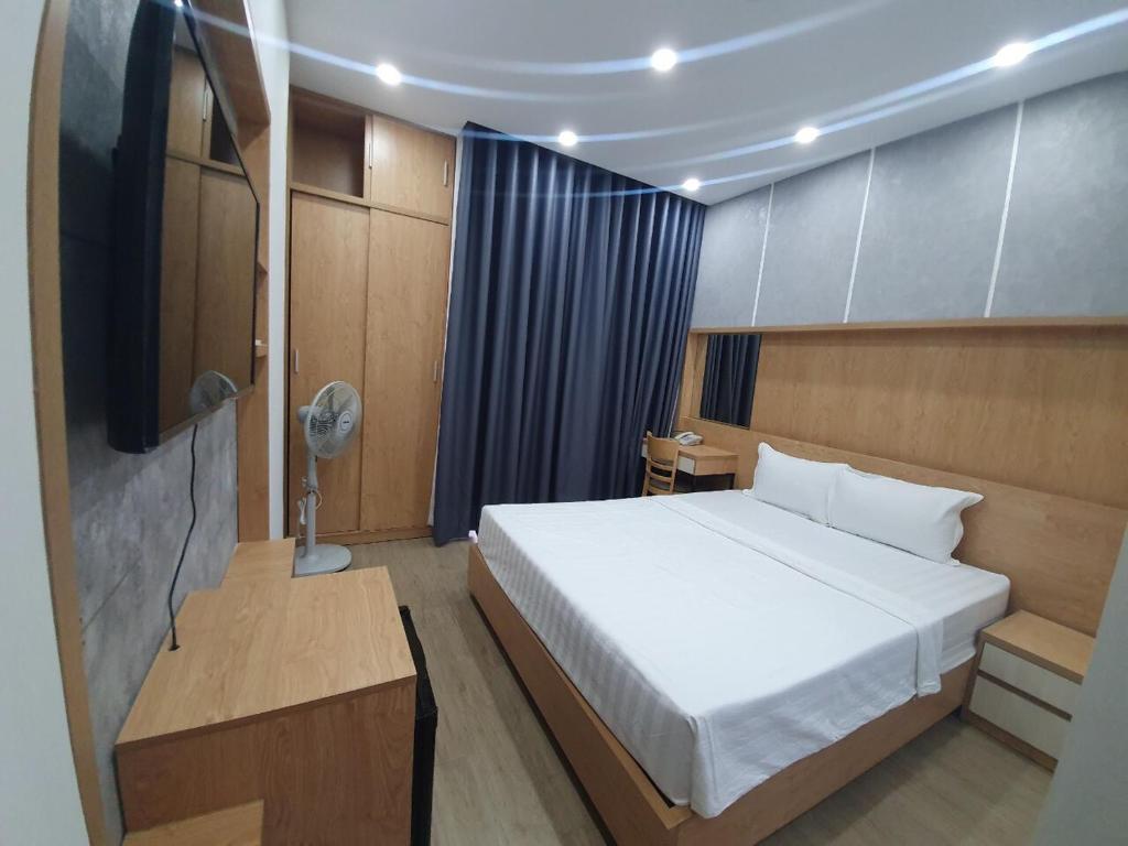 Двухместный (Двухместный номер Делюкс с 1 кроватью и балконом) отеля LOKA HOTEL, Нячанг