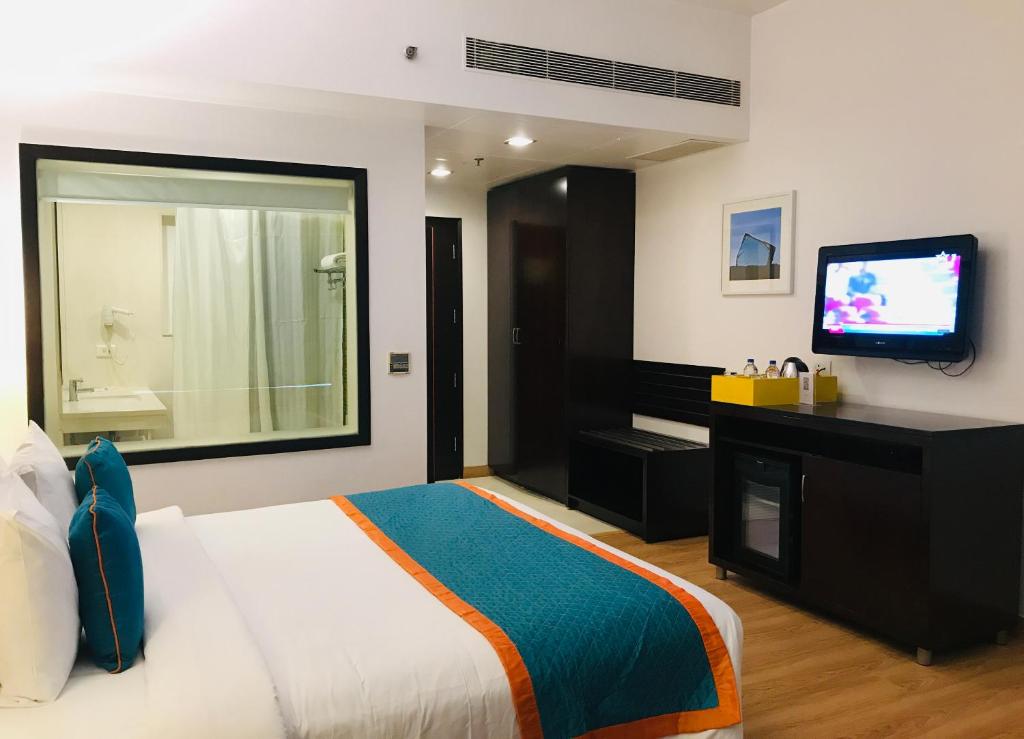Двухместный (Двухместный номер Делюкс с 1 кроватью) отеля Golden Tulip Gurgaon Sector 29, Гургаон