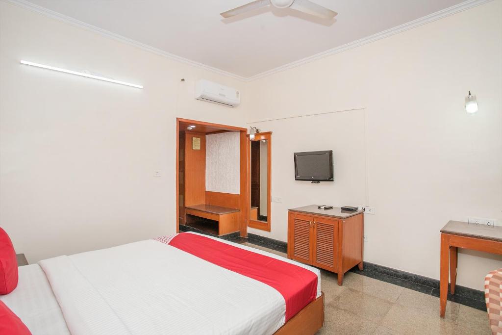 Трехместный (Классический трехместный номер) отеля OYO 592 Hotel Chetan International, Бангалор
