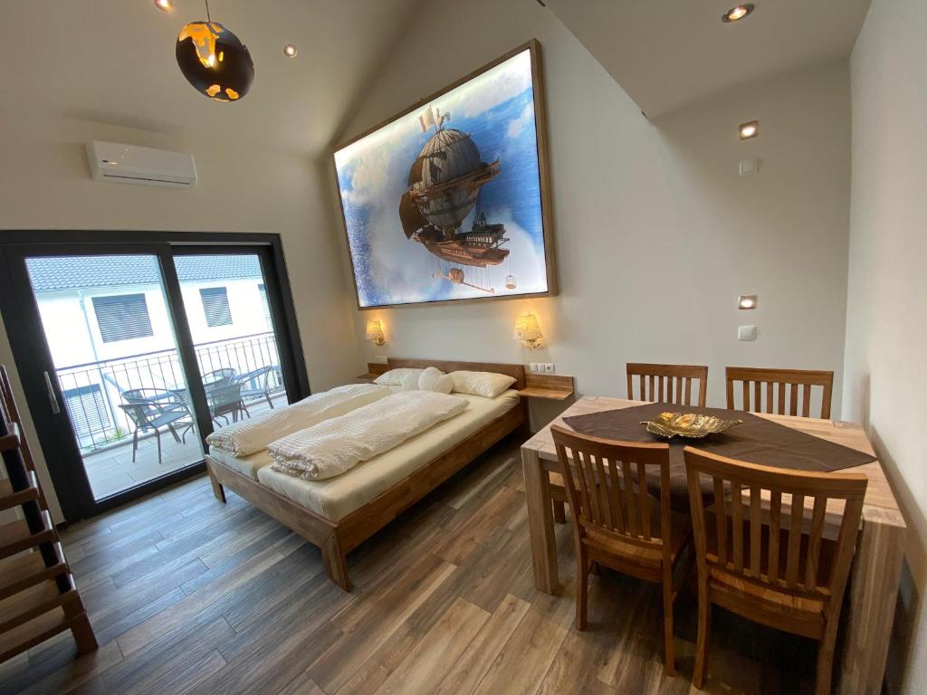 Студио (Номер-студио с балконом), Avalon Guest House with terrace