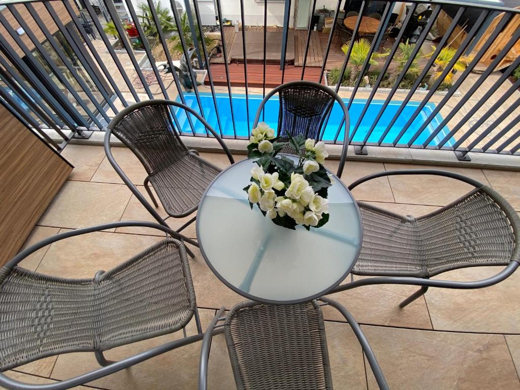 Студио (Номер-студио с балконом), Avalon Guest House with terrace