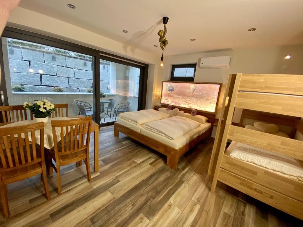 Студио (Семейный номер-студио), Avalon Guest House with terrace