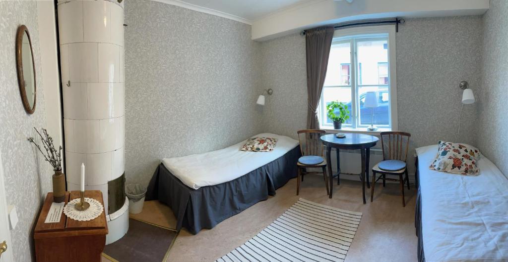 Двухместный (Двухместный номер с 2 отдельными кроватями и общей ванной комнатой) хостела STF Hostel Mariestad, Мариестад