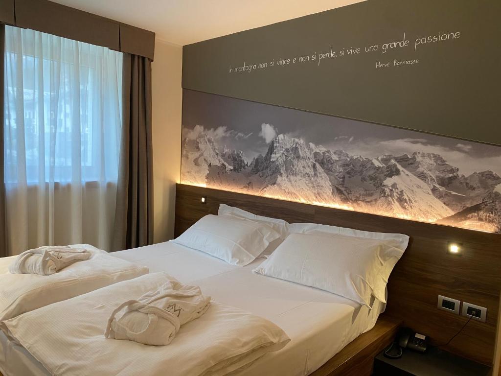 Двухместный (Улучшенный двухместный номер с 1 кроватью или 2 отдельными кроватями) отеля Dolomeet Boutique Hotel, Мадонна-ди-Кампильо